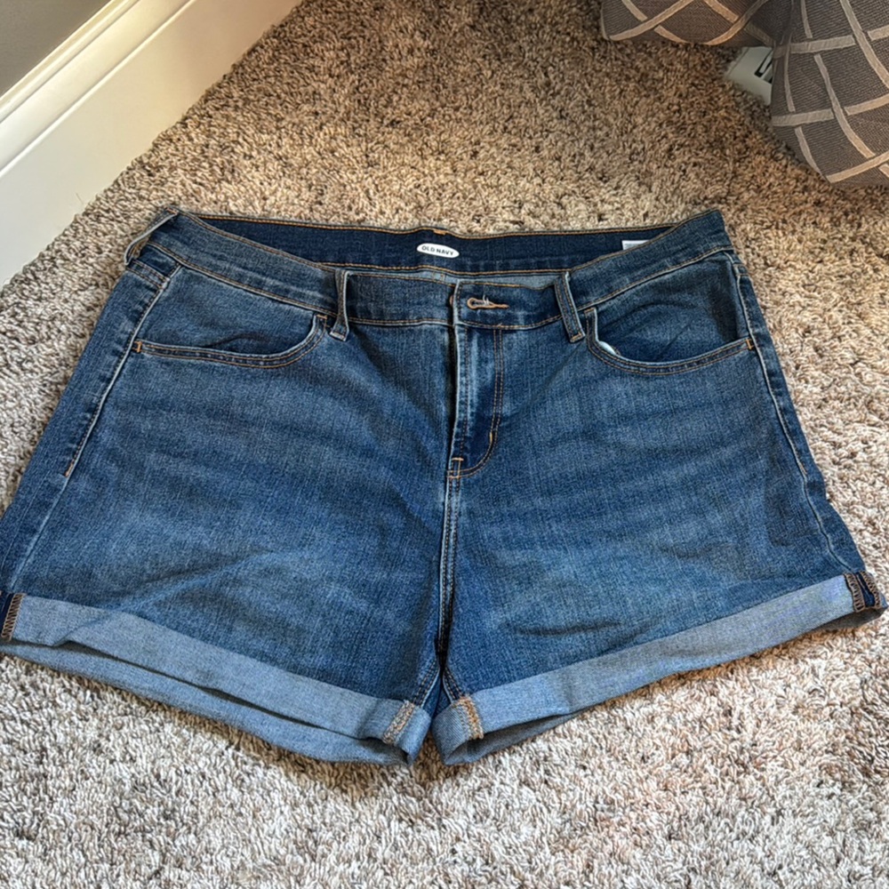 Old Navy Women’s Cuffed Jean Shorts 14